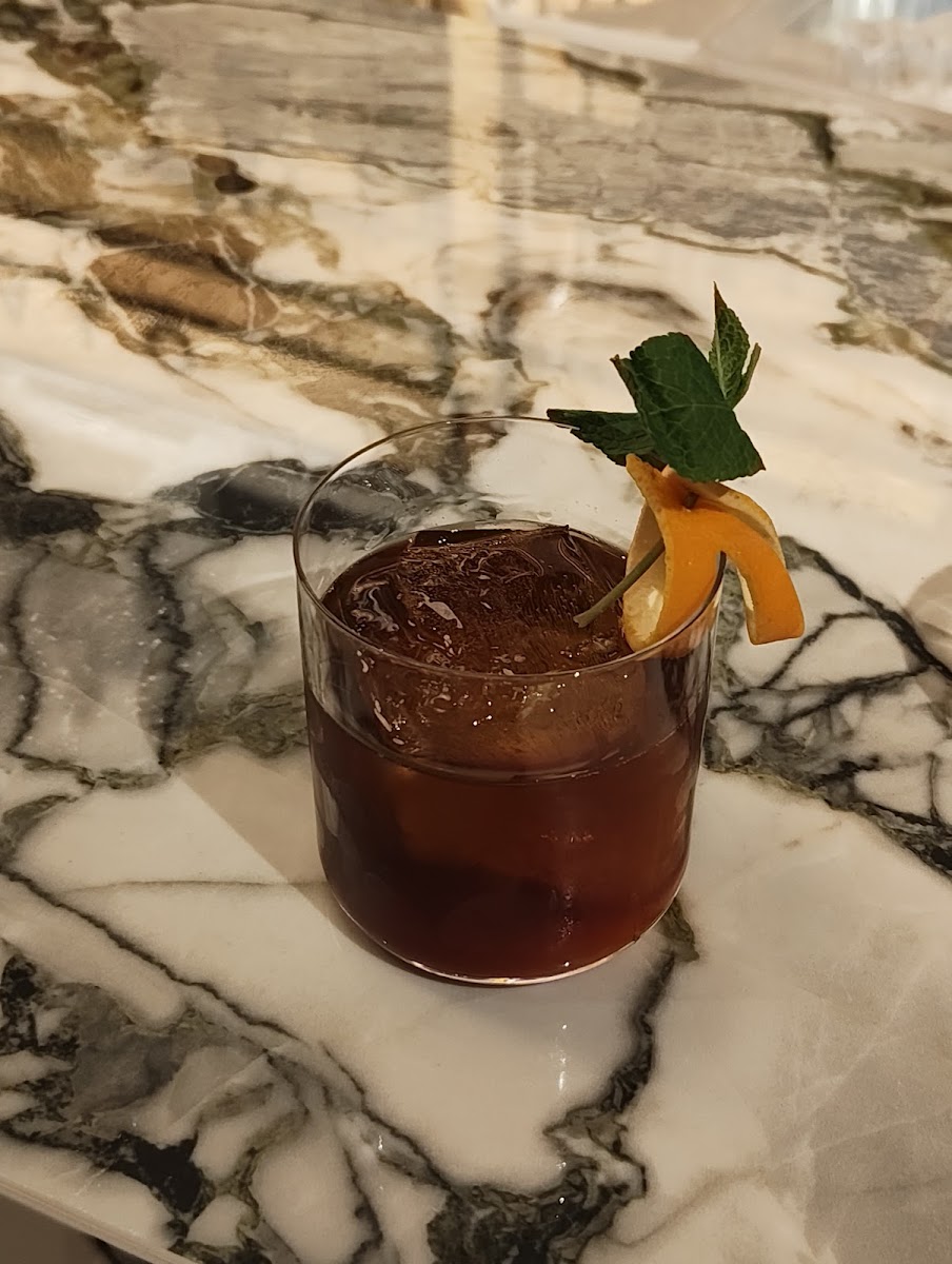Malo - Wine & Negroni Bar thumbnail 2